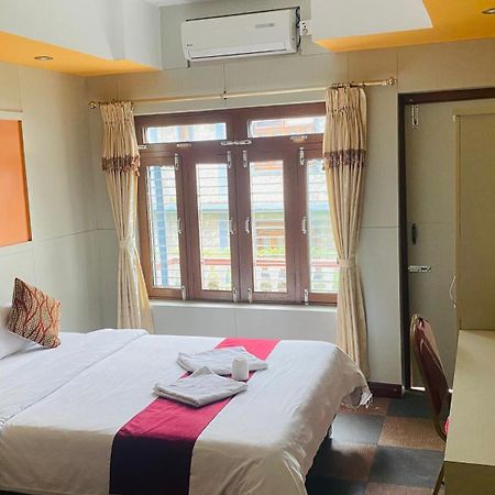 Hotel River Park Pokhara Ngoại thất bức ảnh