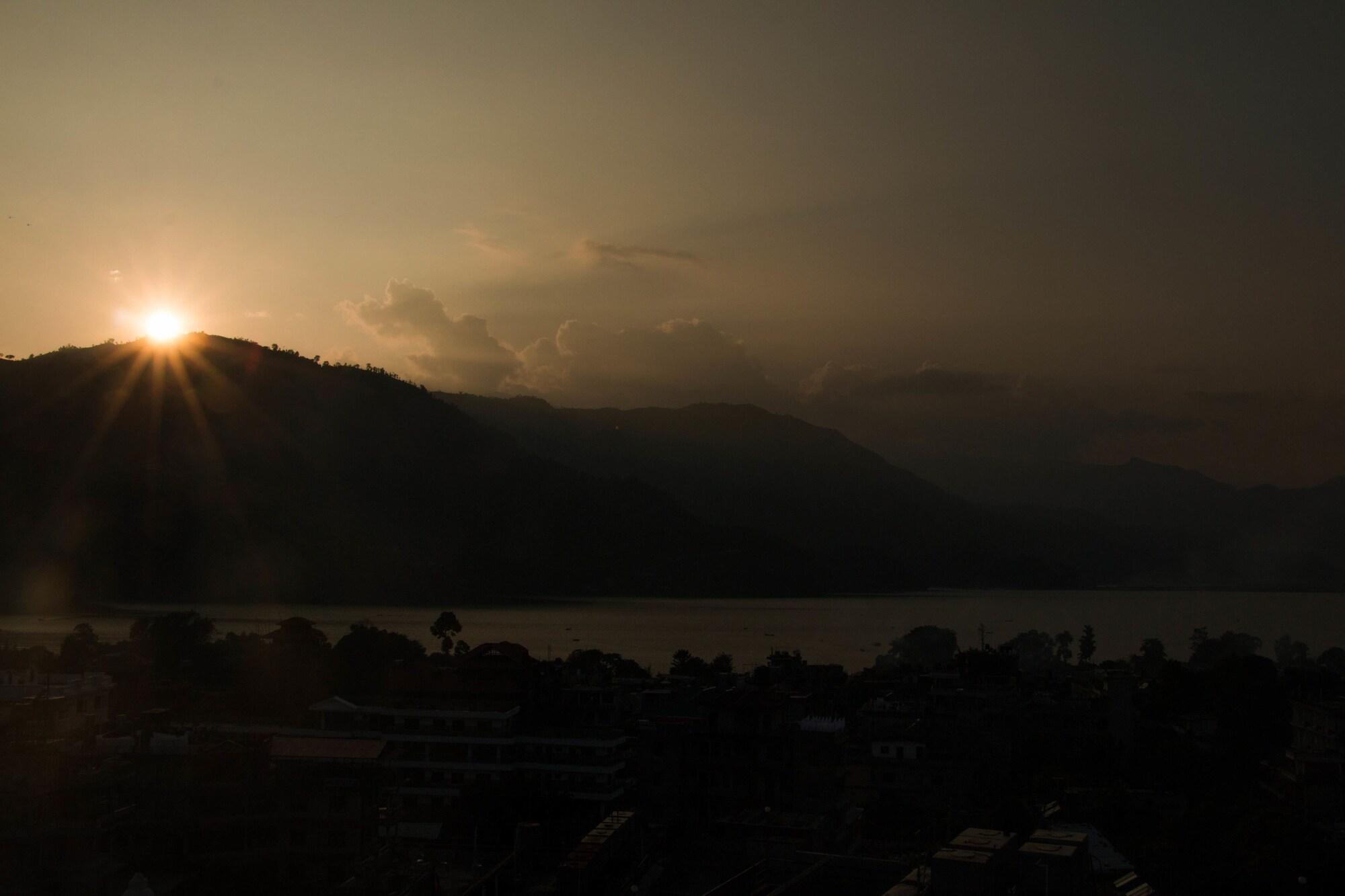 Hotel River Park Pokhara Ngoại thất bức ảnh