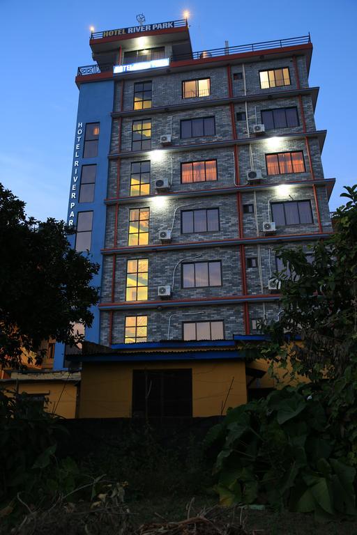 Hotel River Park Pokhara Ngoại thất bức ảnh