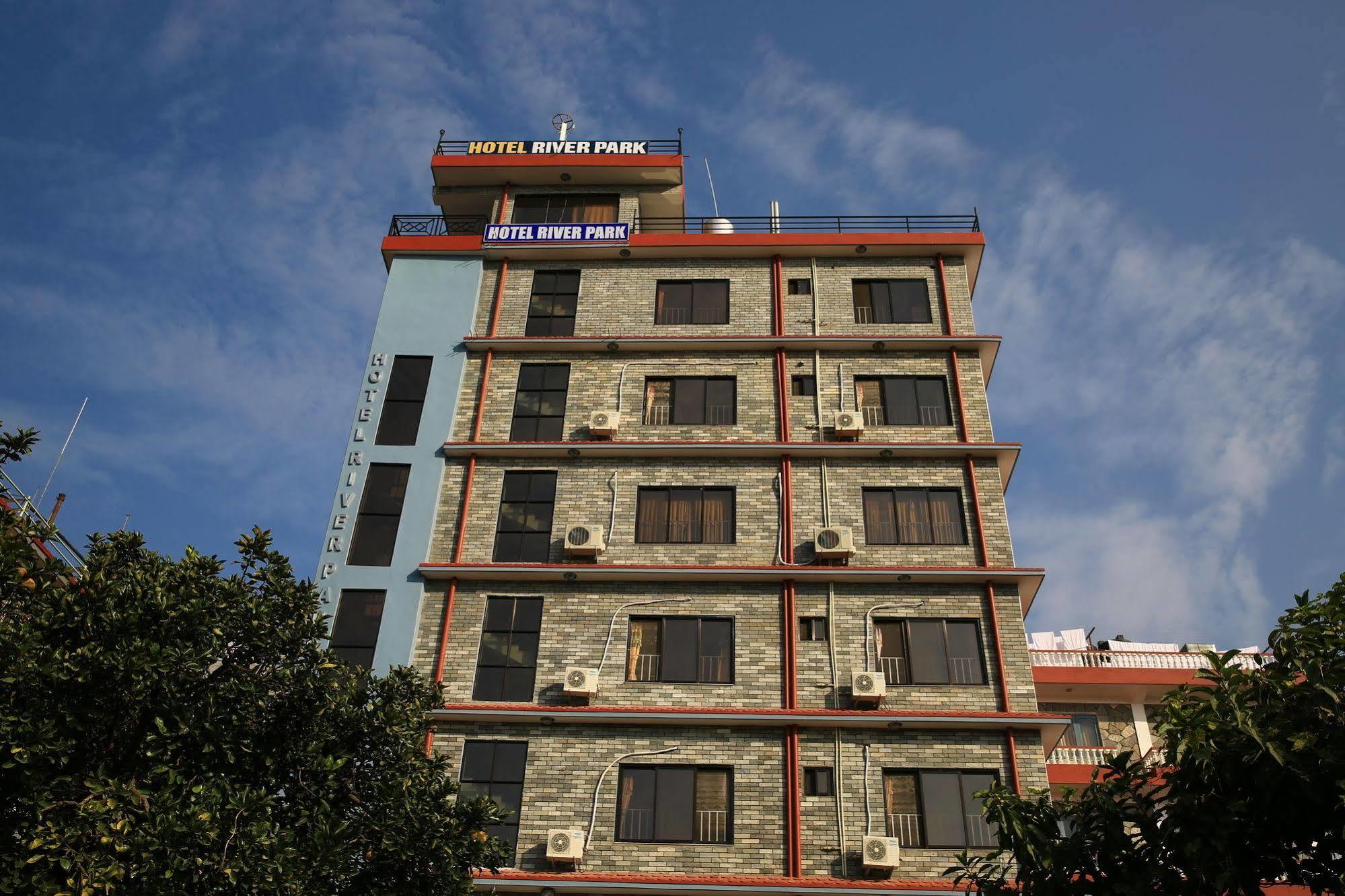 Hotel River Park Pokhara Ngoại thất bức ảnh