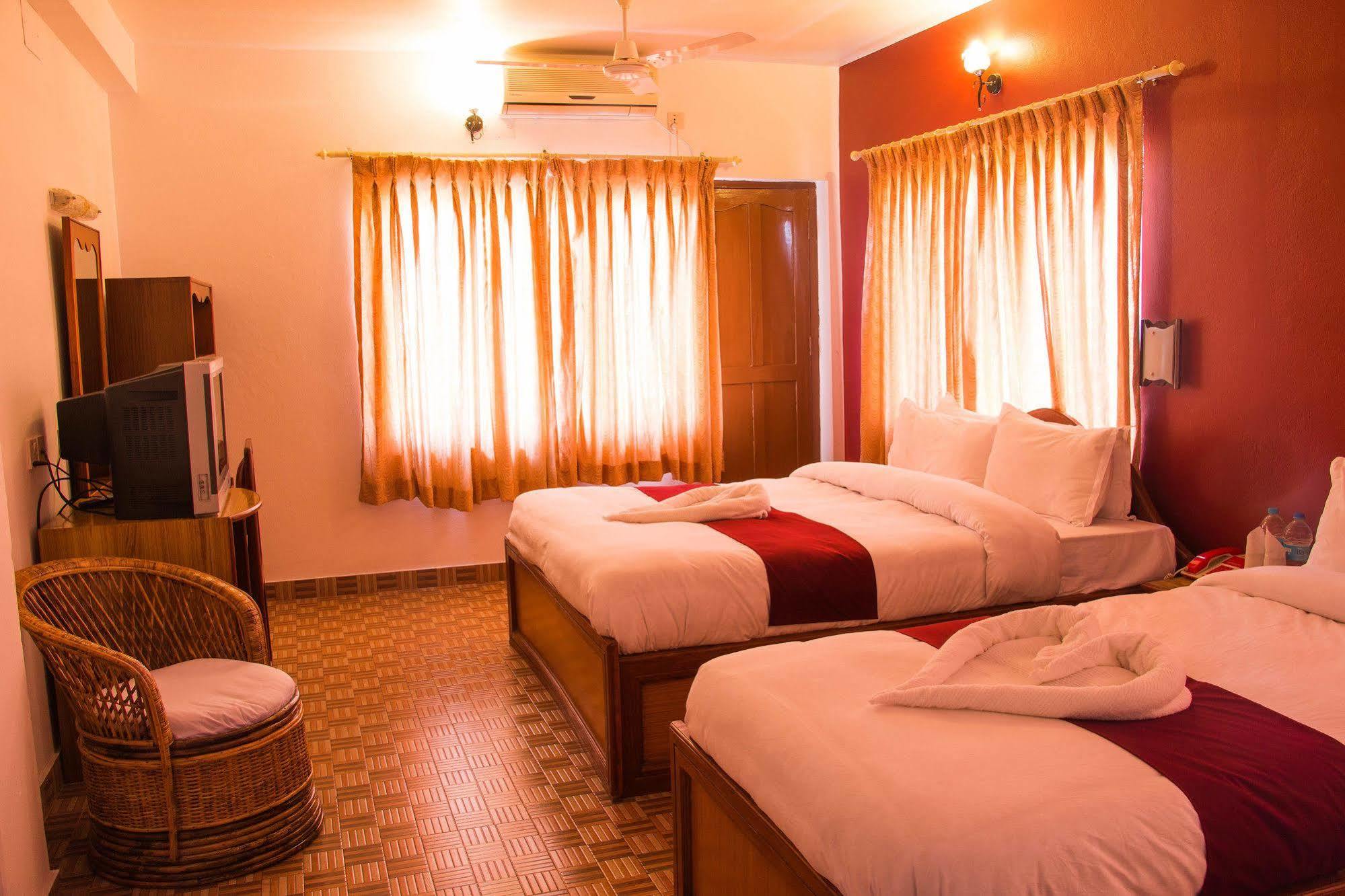 Hotel River Park Pokhara Ngoại thất bức ảnh