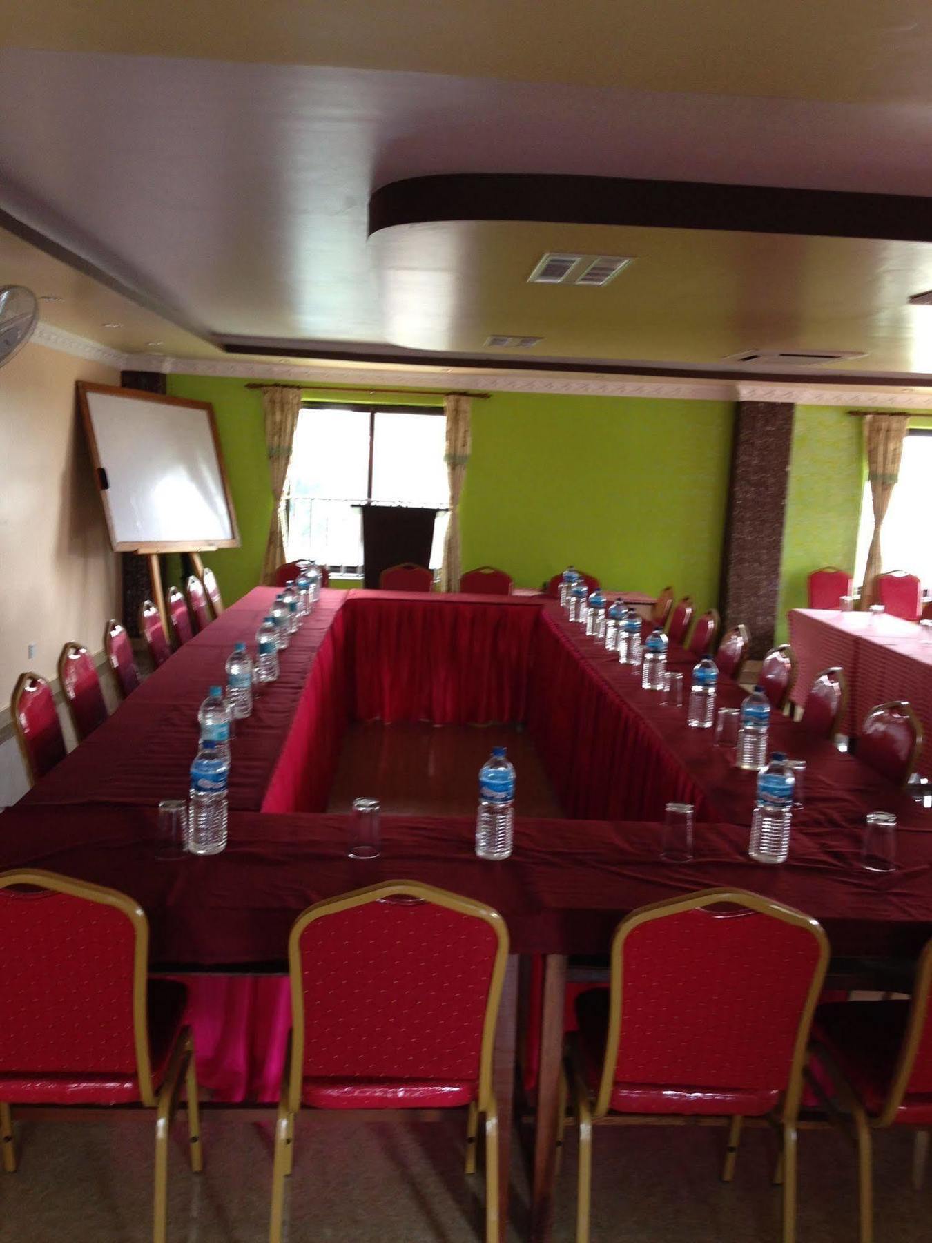 Hotel River Park Pokhara Ngoại thất bức ảnh