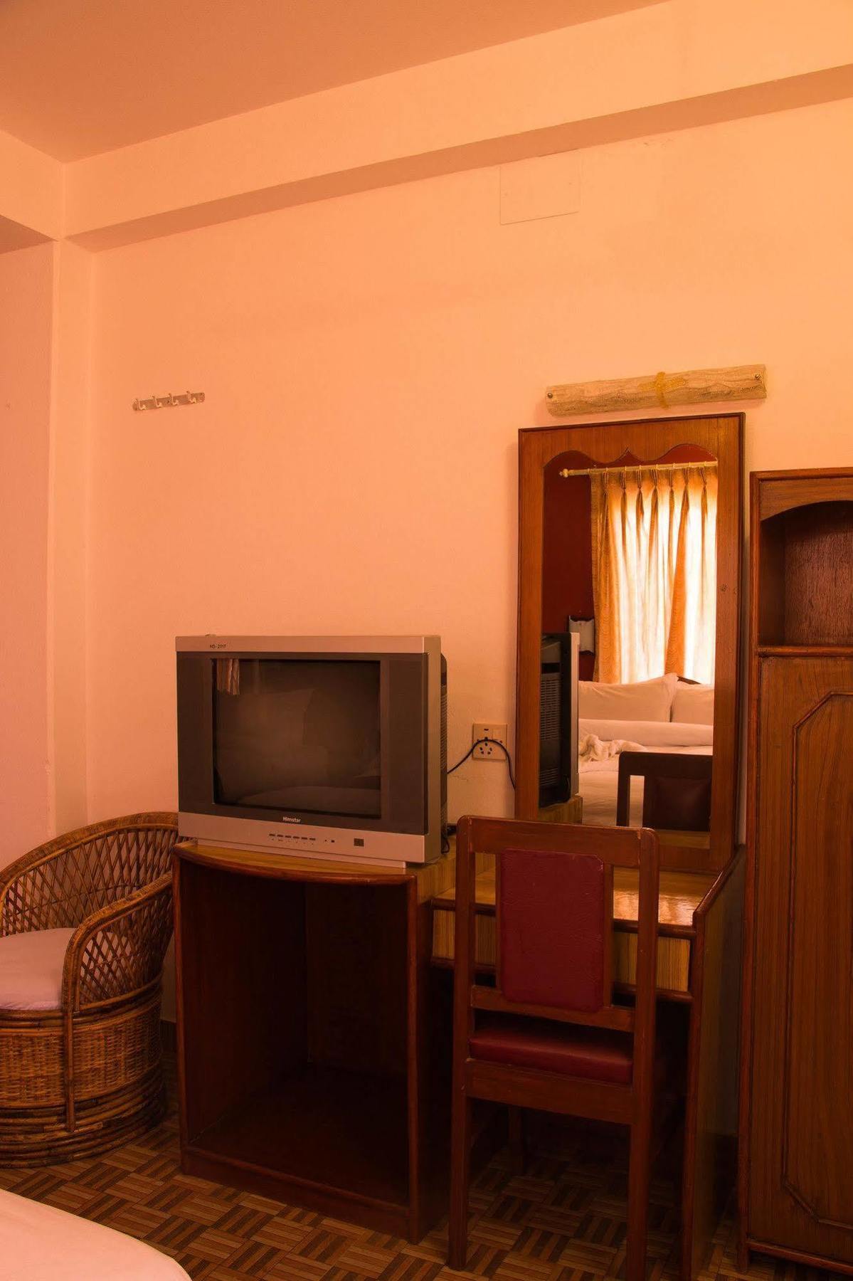 Hotel River Park Pokhara Ngoại thất bức ảnh
