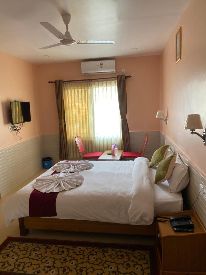 Hotel River Park Pokhara Ngoại thất bức ảnh